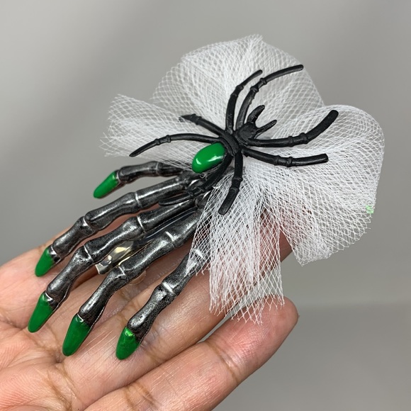 3.5” hair clip creepy hair accessory skeleton hand Day of the Dead new - Picture 2 of 16